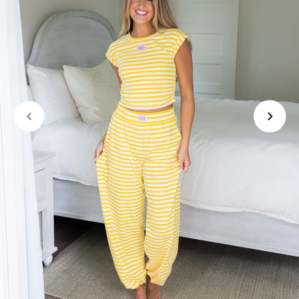 Cocolillys original baby tee, jogger striped set